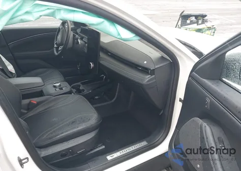 2023 Ford Mustang Mach-E Premium z USA, uszkodzony, nr VIN 3FMTK3RM0PMA45859